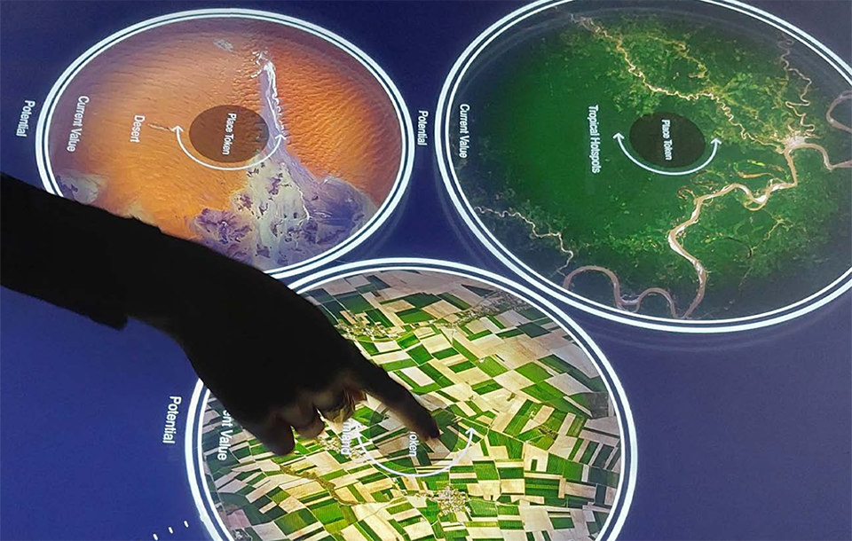 Splash bild von den verschiedenen Elementen der Vision Os Applikation